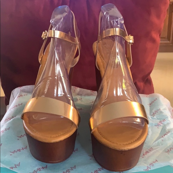 NWOT Sexy Platfom sandals with Gold/Copper straps - Picture 1 of 4